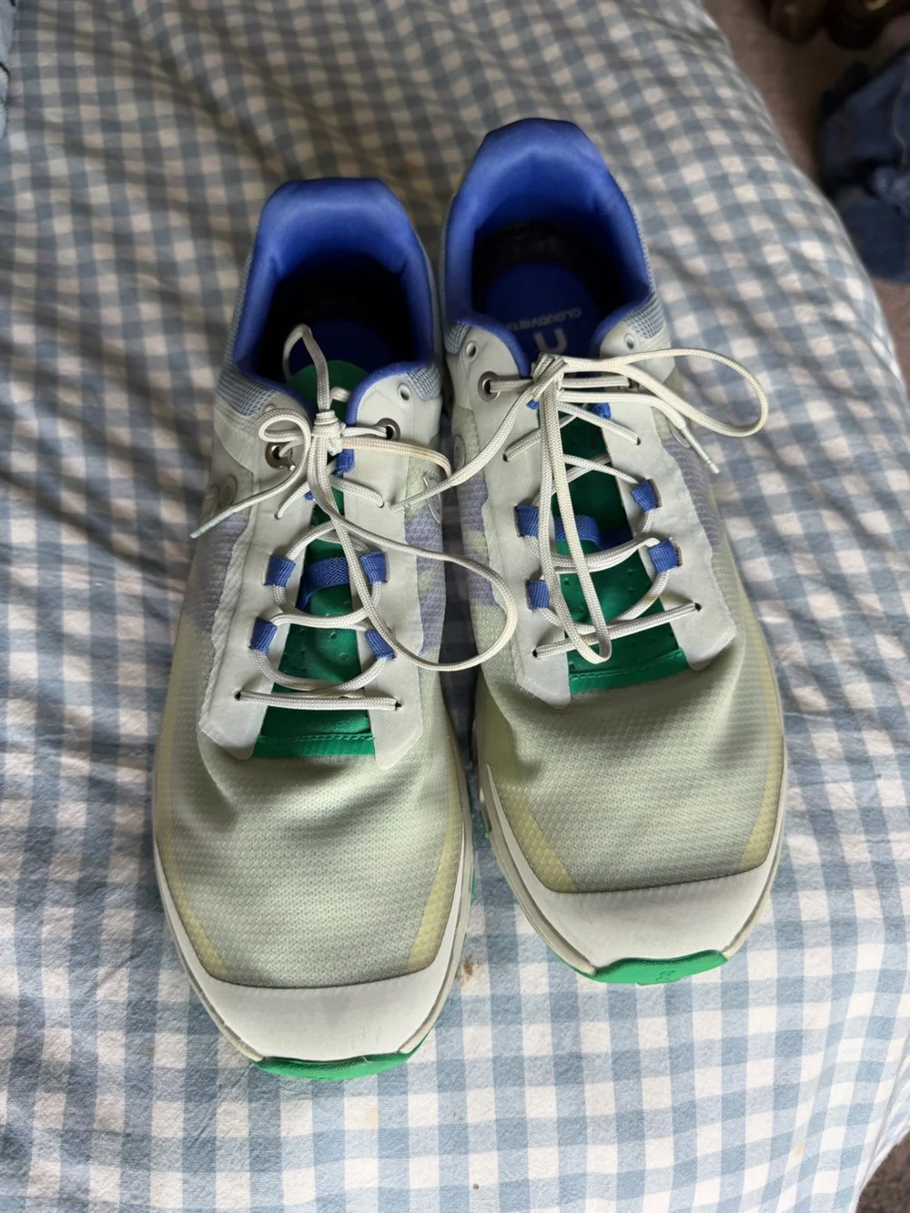 Men’s On Cloudvista trail running sneakers size 10